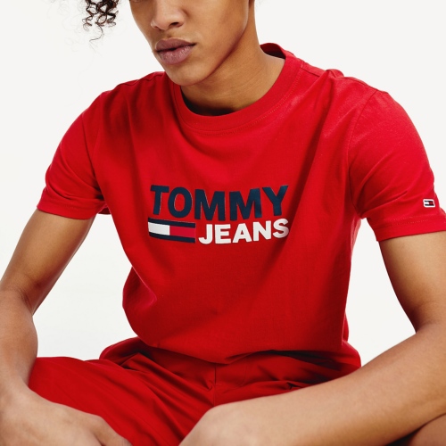 T Shirt Tommy Jeans rouge avec grand logo