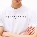 T Shirt Tommy Jeans blanc avec logo brodé